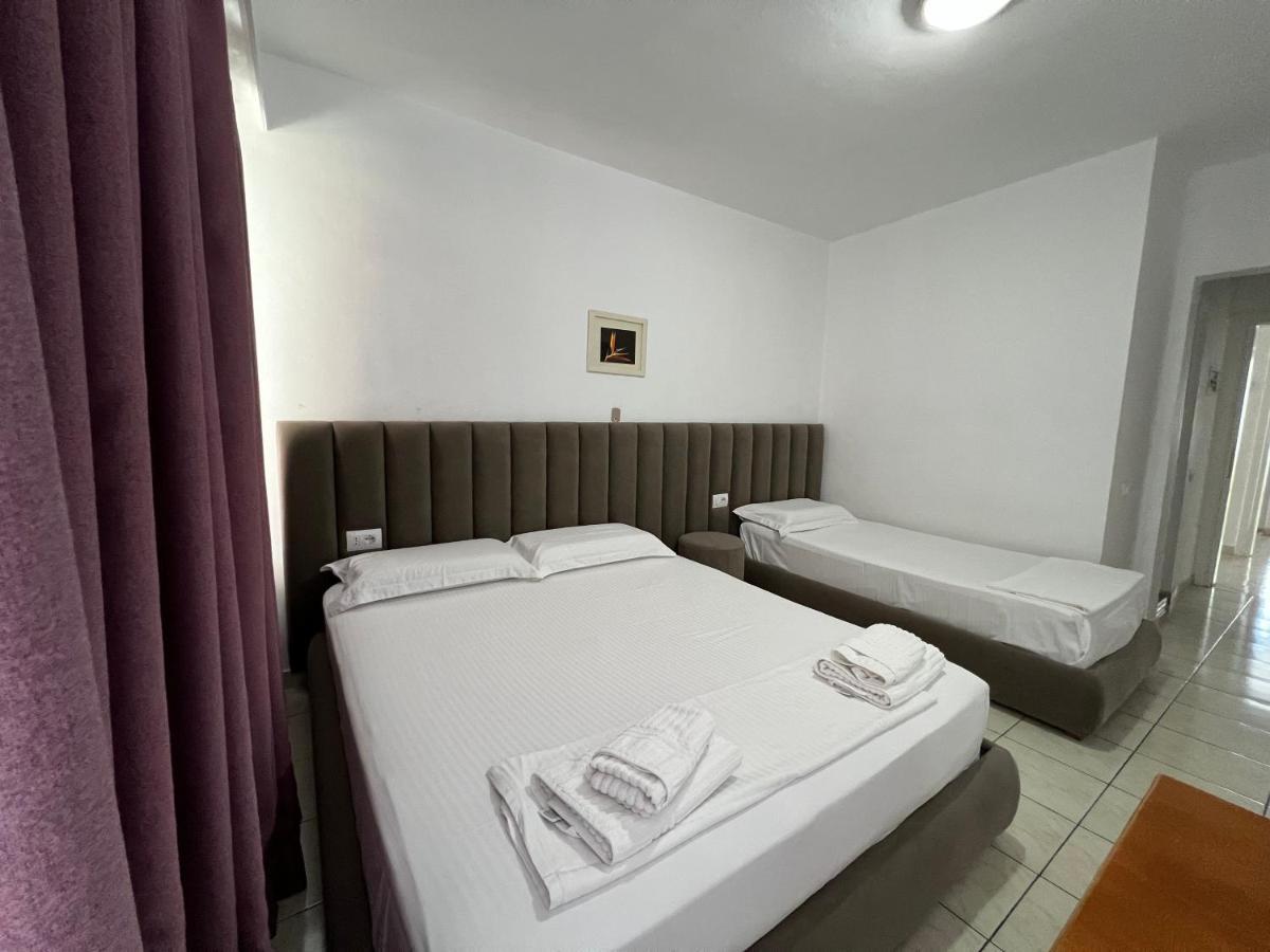 Hotel Tatzati Sarandë Exterior foto