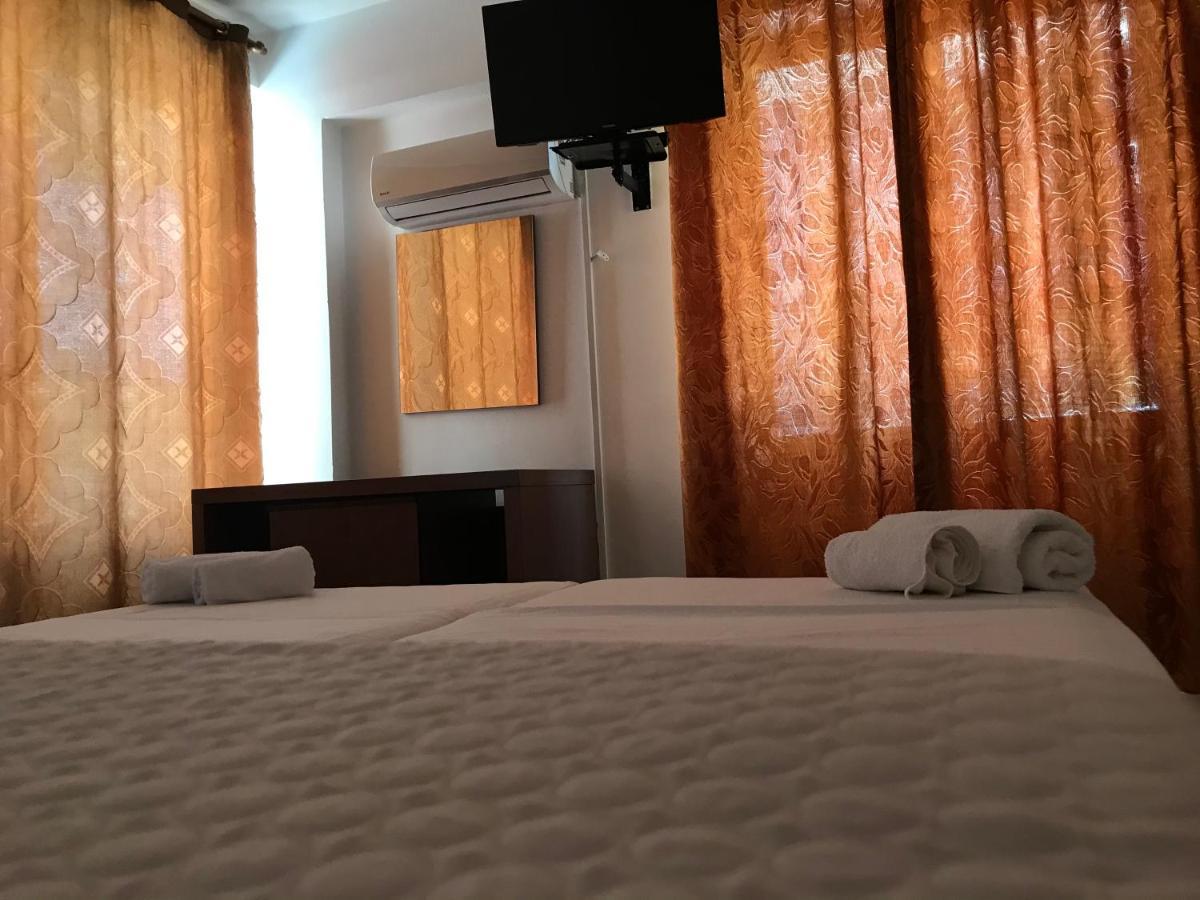 Hotel Tatzati Sarandë Exterior foto